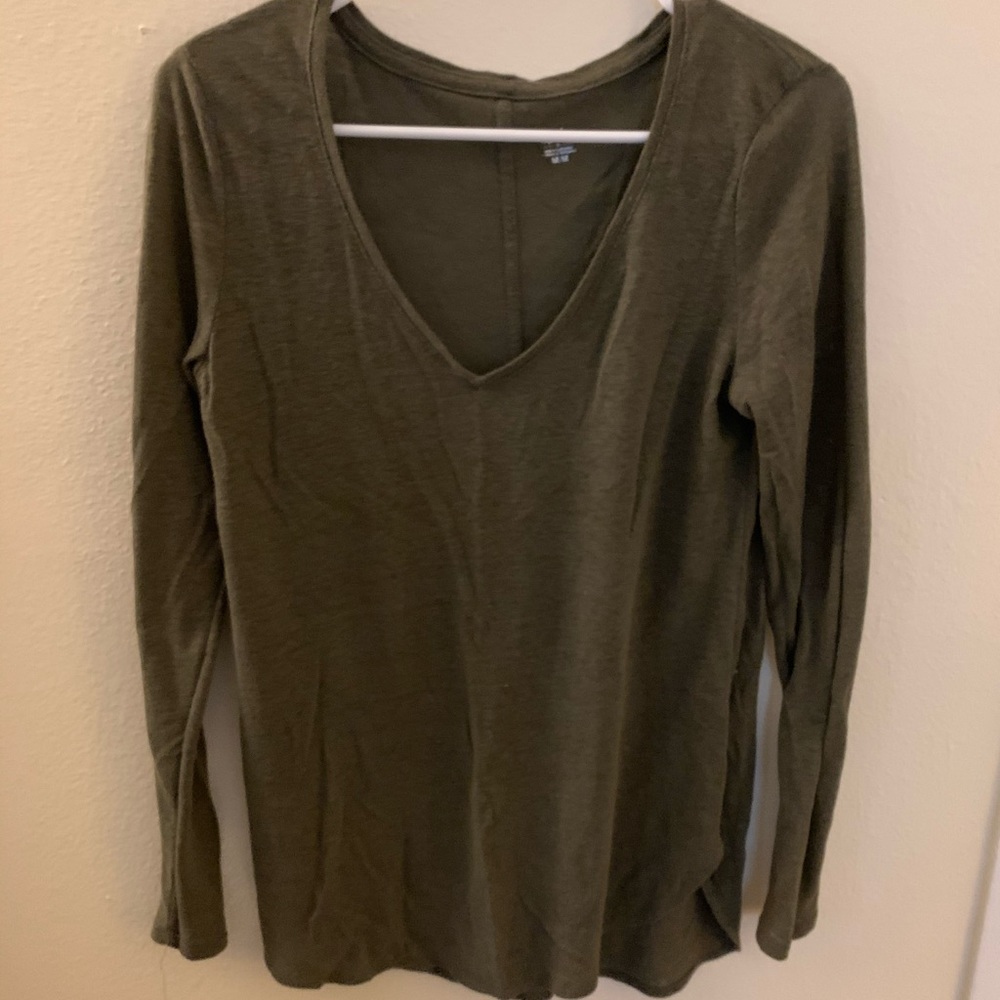 Green long sleeve t shirt